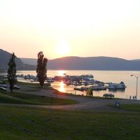 Wolf Run Marina & Docksider's Cafe